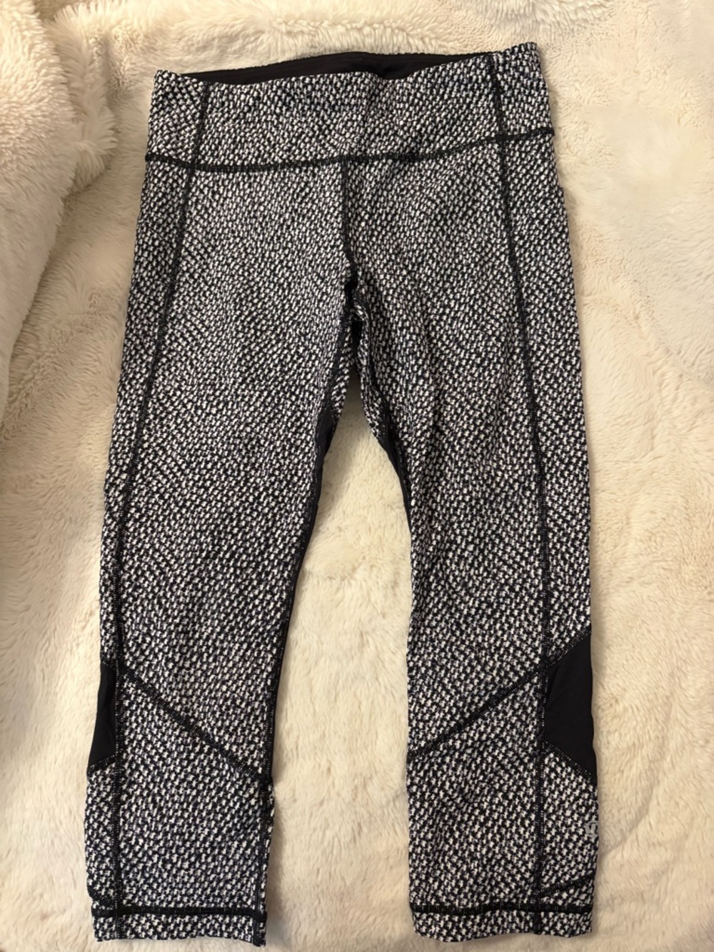 Lululemon Black & White Patterned Capri Leggings